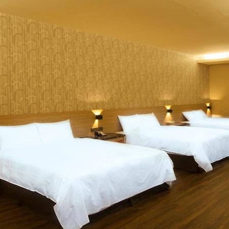 Yu Chun Hotel Đài Trung Ngoại thất bức ảnh