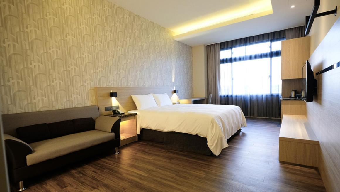 Yu Chun Hotel Đài Trung Ngoại thất bức ảnh