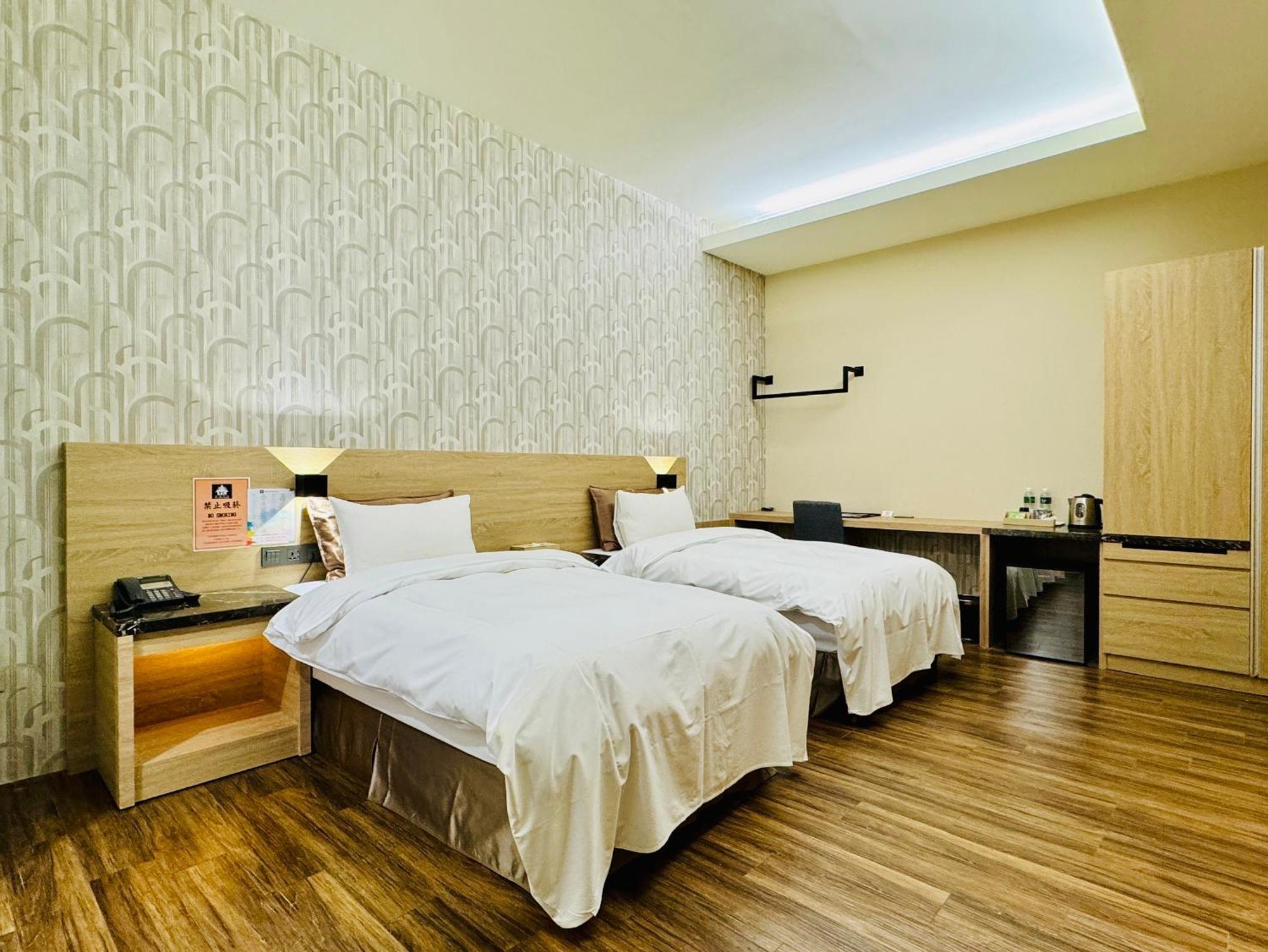 Yu Chun Hotel Đài Trung Ngoại thất bức ảnh
